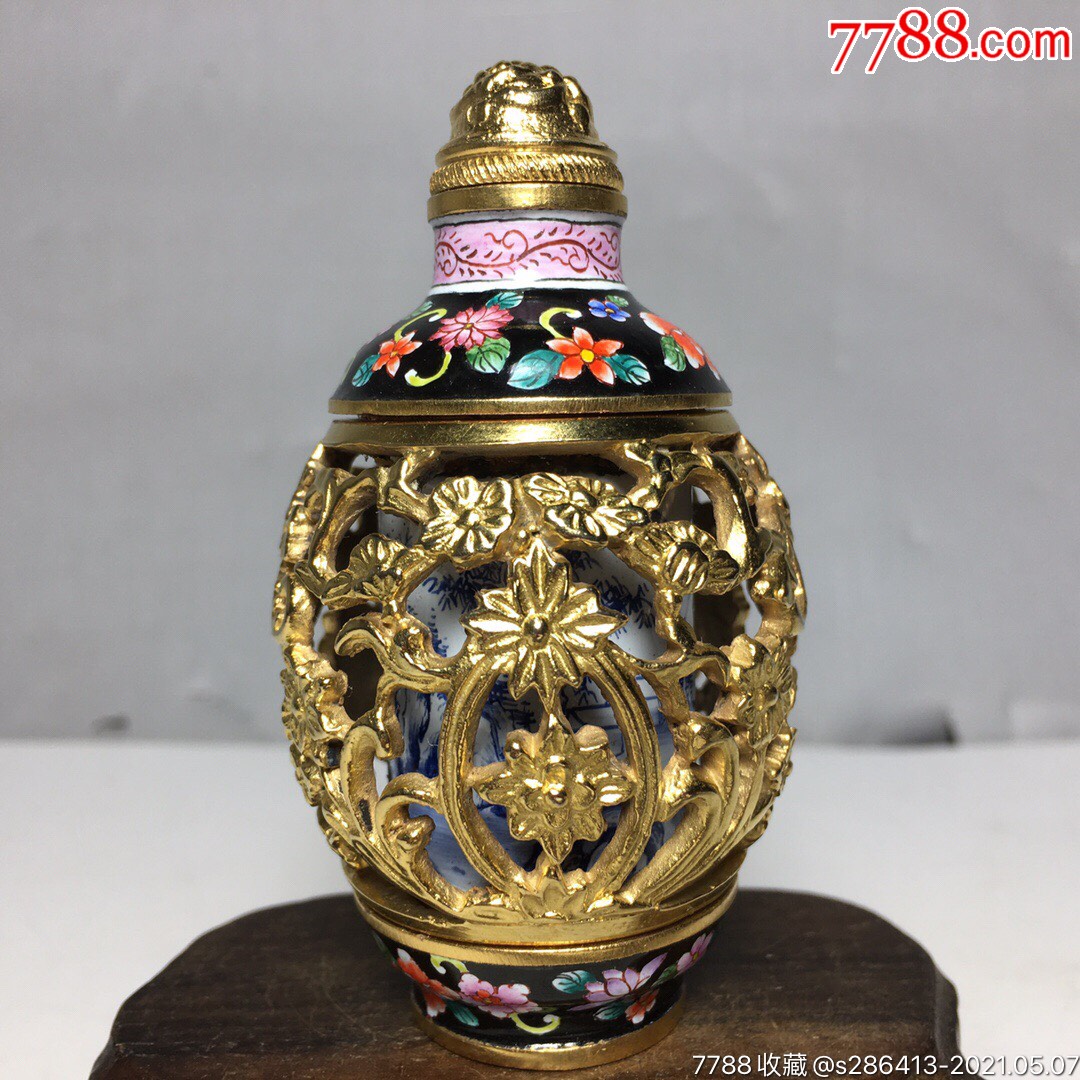 景泰蓝鼻烟壶景泰蓝(cloisonne),中国的著名特种金属工艺品之一,到