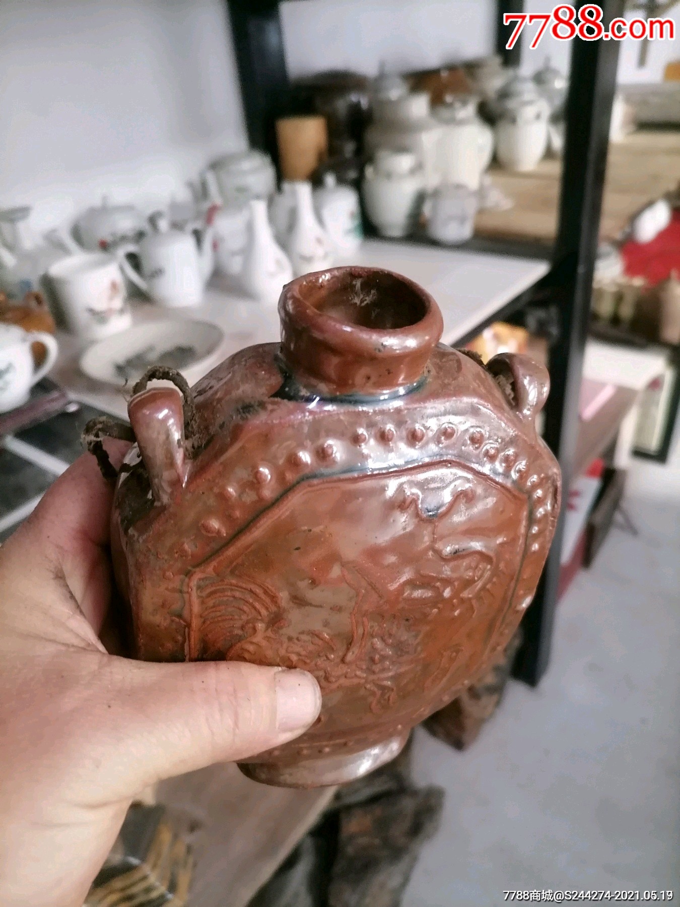 清早期仿辽金刻花扁壶