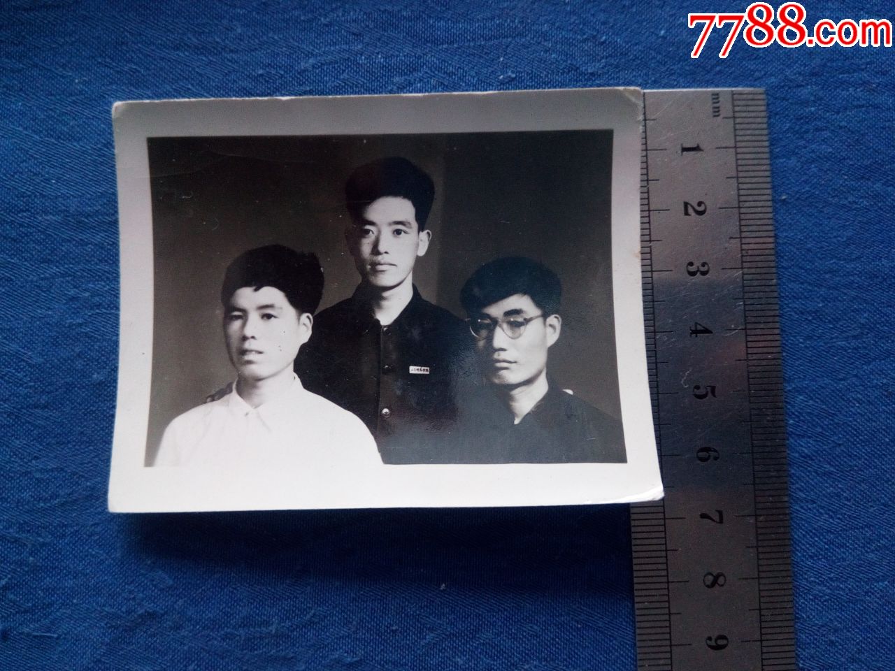 5-60年代经典黑白老照片戴胸章山东师范学院【同窗学友仨】影像资料