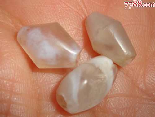 图片_几千年纯白底儿透明带皮壳的老玛瑙珠子一组(实价)_ma277348