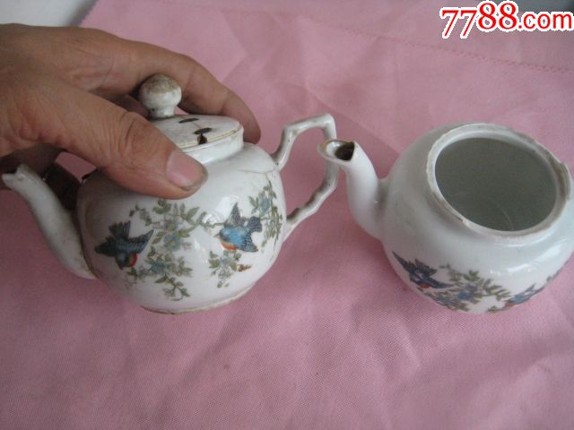 一对可惜了的底款为上海鸿康祥制的老茶壶