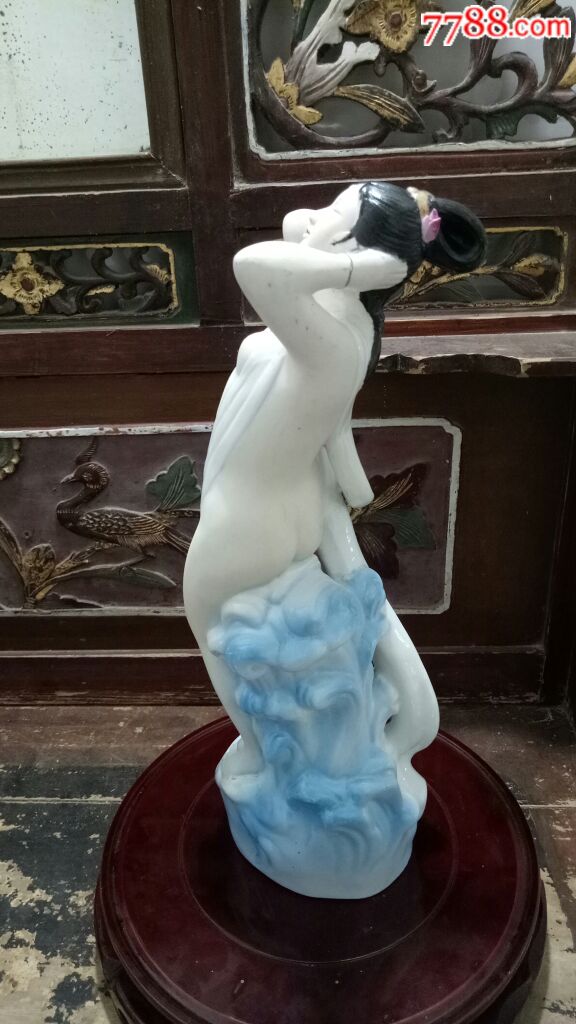 醴陵老瓷器七十年代陶瓷研究所精品"美女出浴瓷塑一尊"