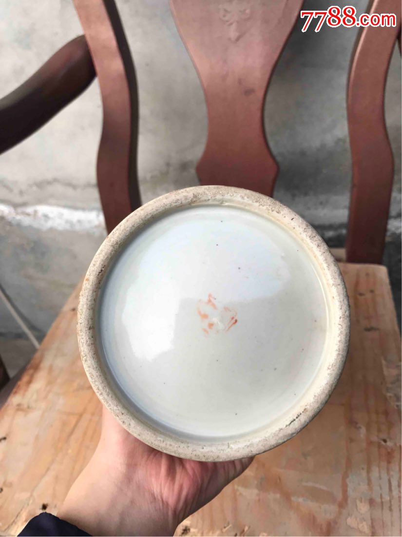 民国时期,大底粉彩红狮子帽筒一个