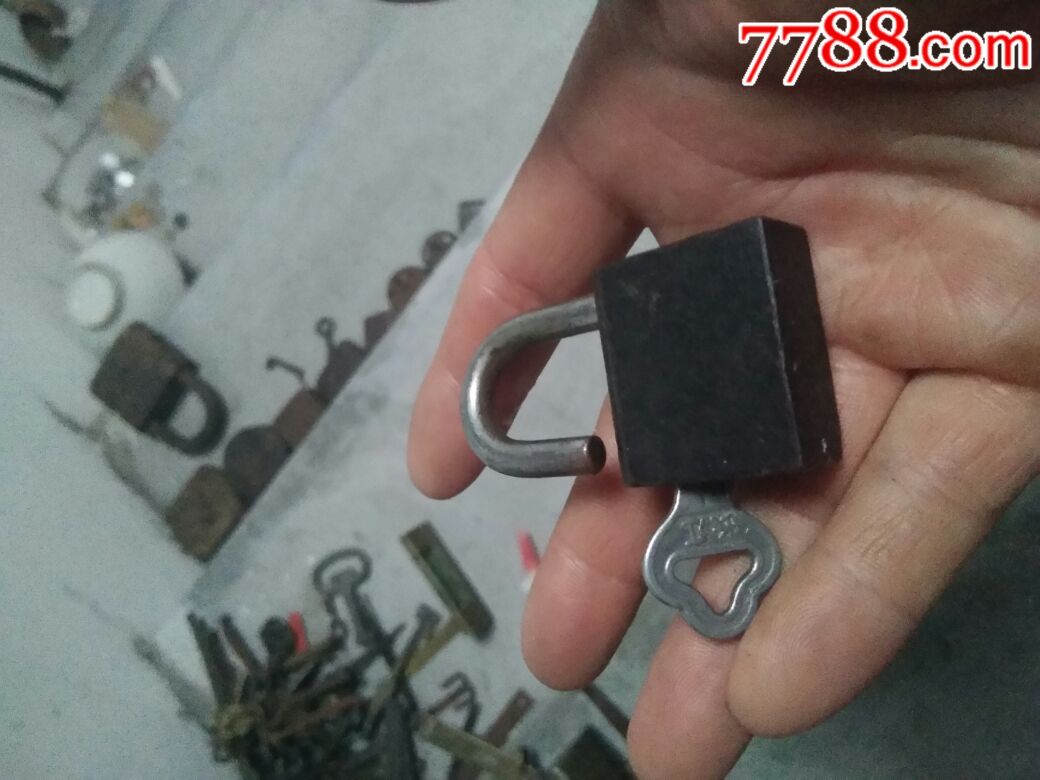 八十年代长江牌铁挂锁