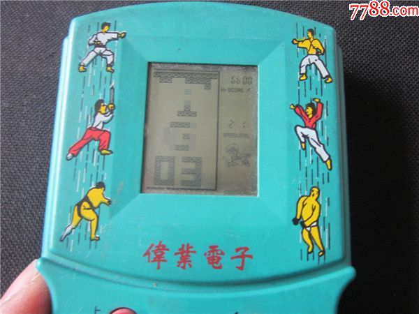 上世纪90年代伟业电子李小龙掌上多选择游戏机一台.