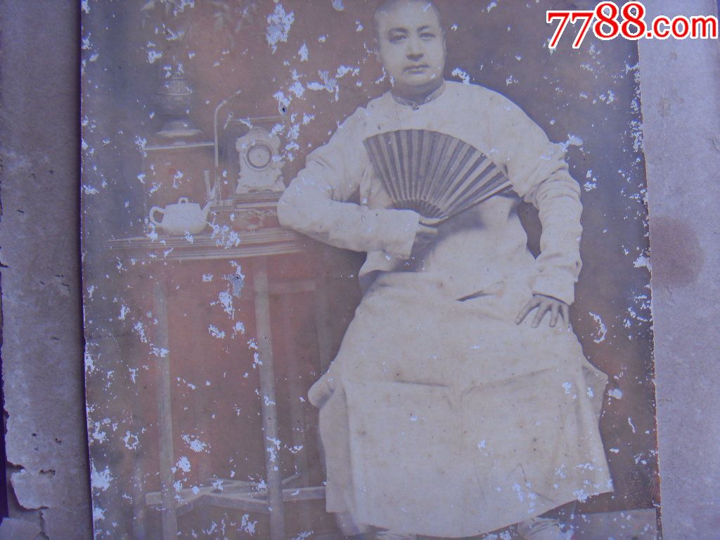 摇着扇子的先生