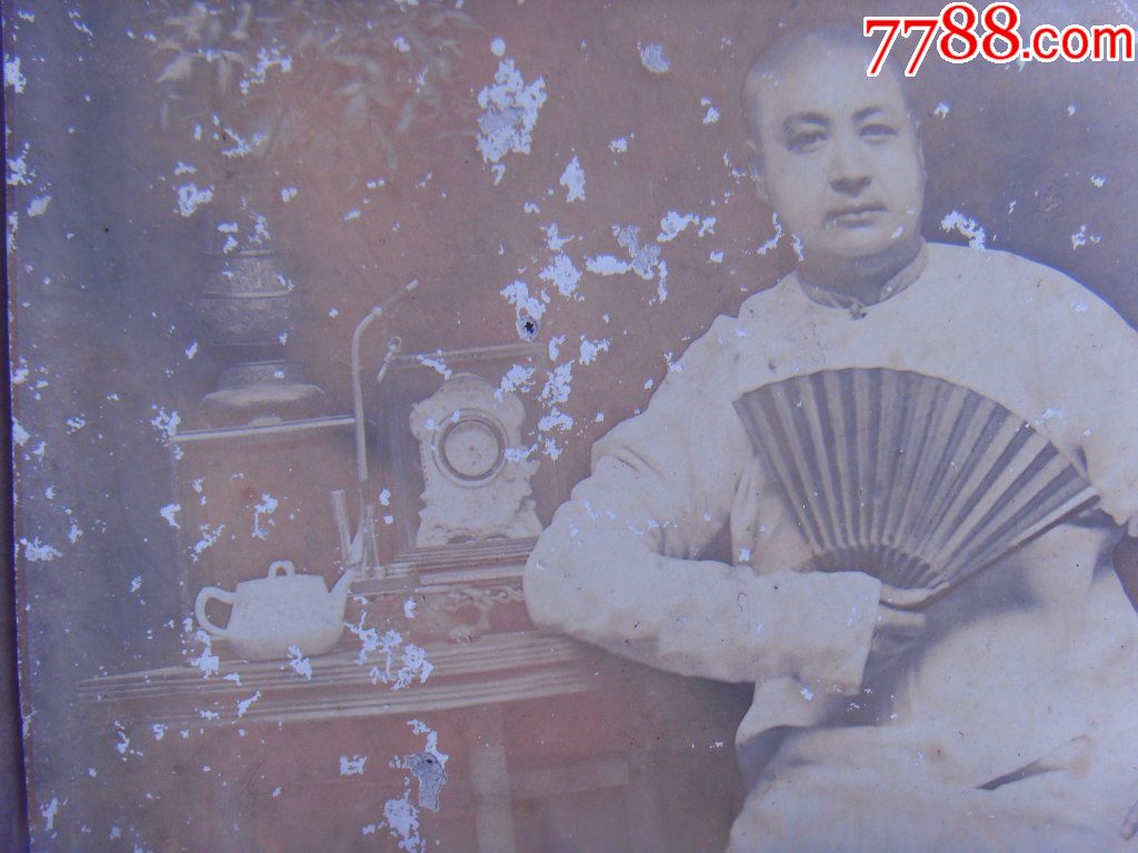 摇着扇子的先生