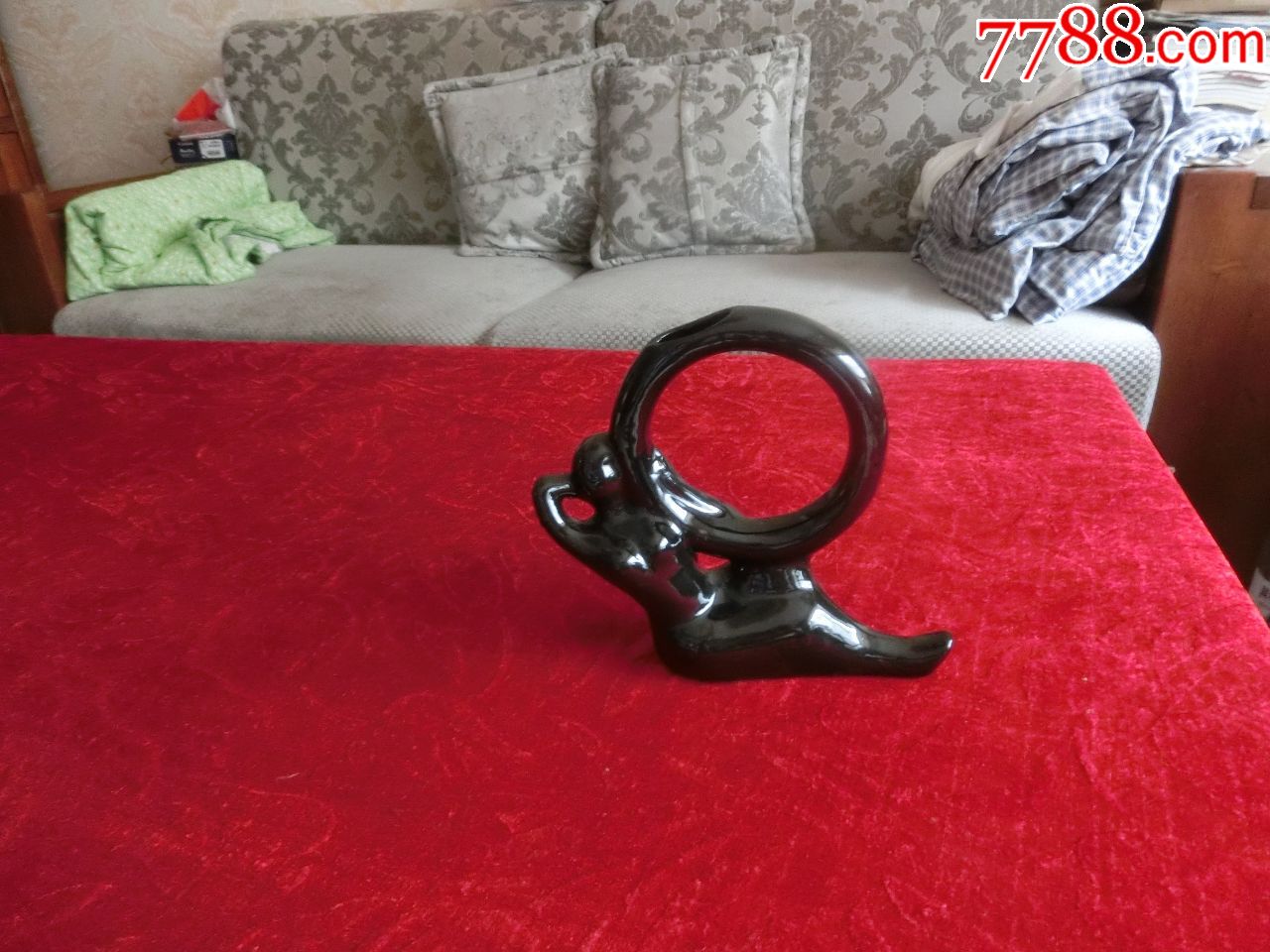 【瓷器收藏】九十年代黑釉瓷女体操运动员摆件