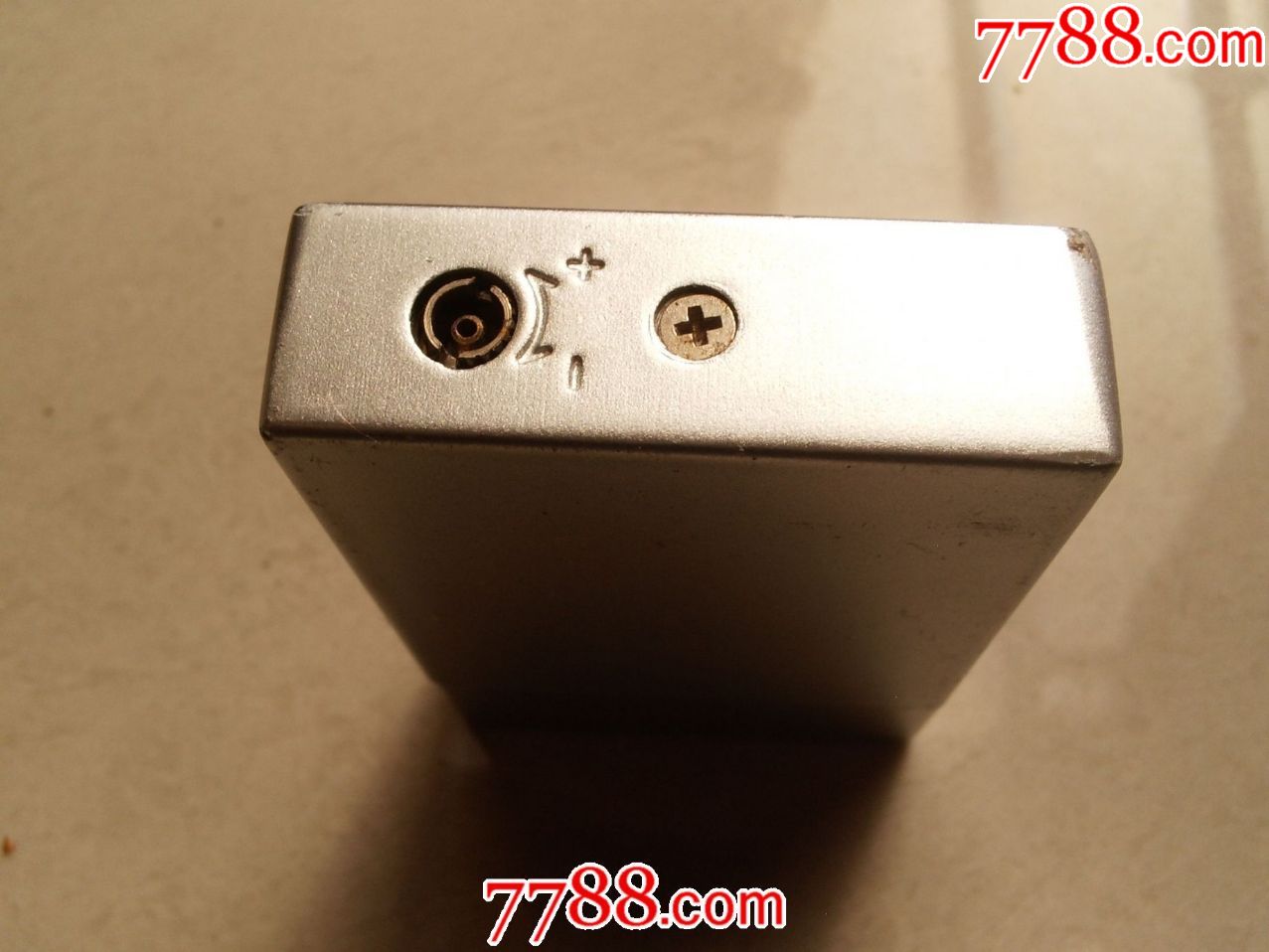现代品:mevius七星打火机一个