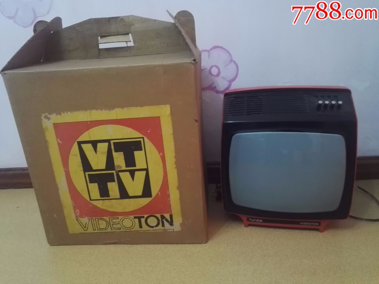 1978维迪奥顿14寸立式黑白电视带原盒发票