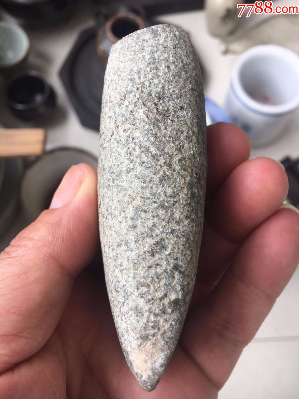 远古石斧一个