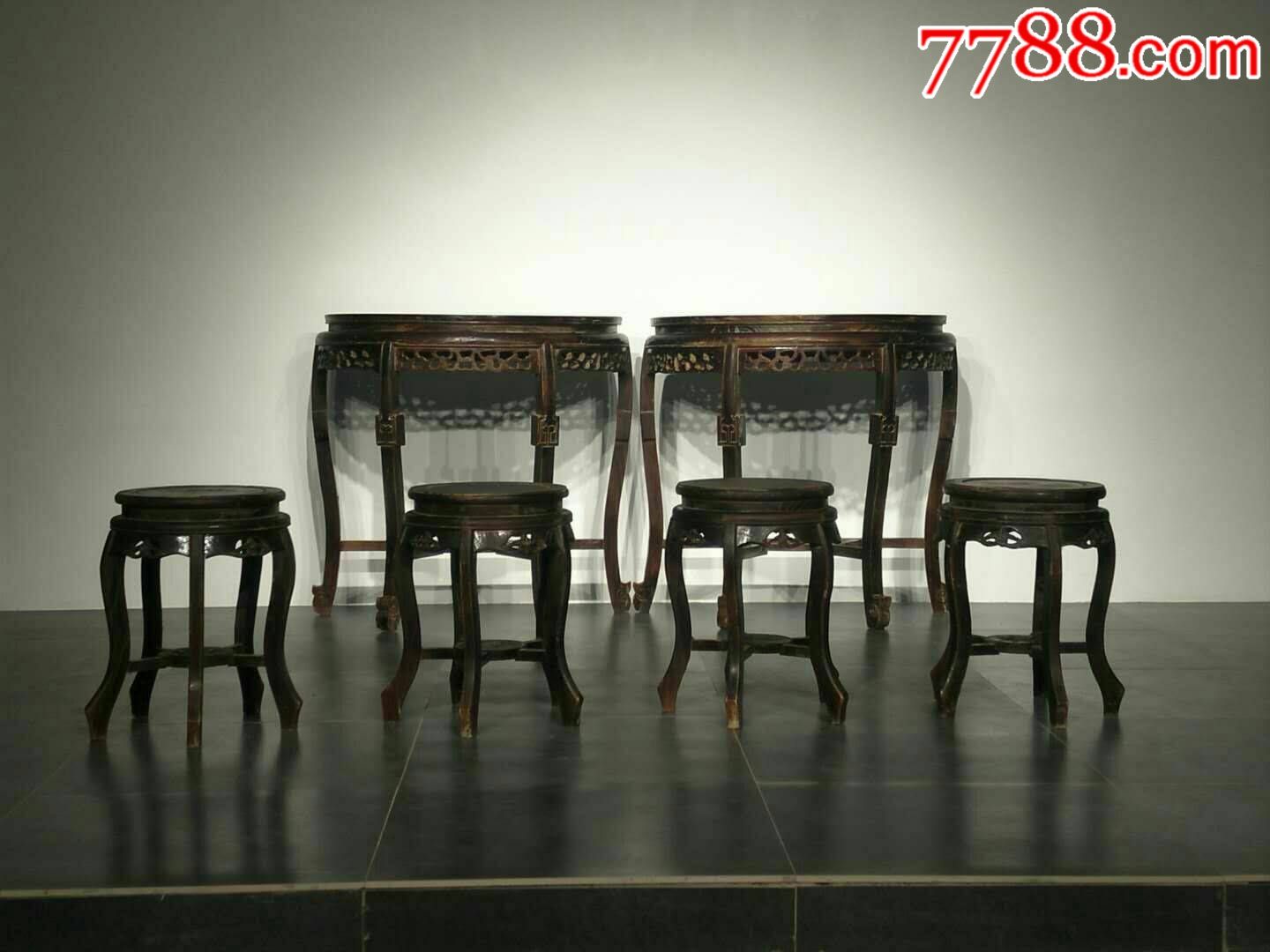 圆桌带秀墩,材质:紫榆木,可分开靠墙摆设,用餐打