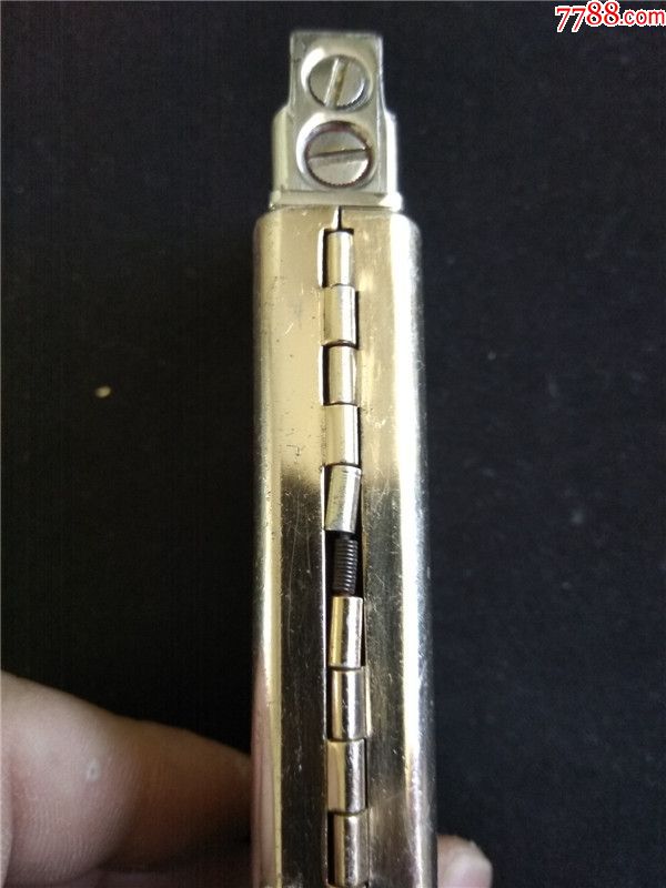 上世纪60-70年代中国上海葵花牌打火机烟盒2