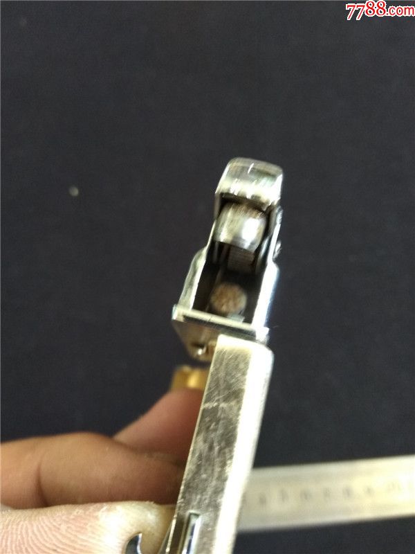 上世纪60-70年代中国上海葵花牌打火机烟盒2