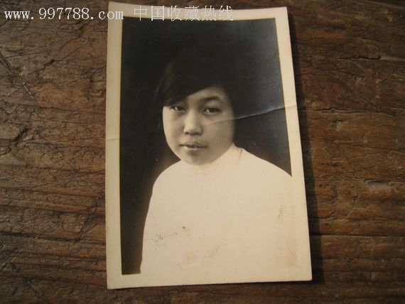 民国清纯短发少女(照片有折痕)