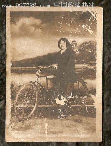 美女自行车泛黄老照片