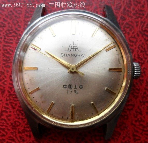 一款上海611手表,金色刻度指针,拉丝盘面品相一般但是