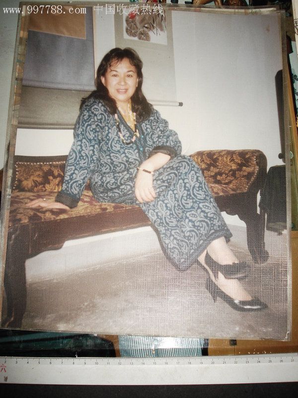 手工上色齐白石的外孙女齐媛媛照片一张【尺寸30厘米乘40厘米】,彩色