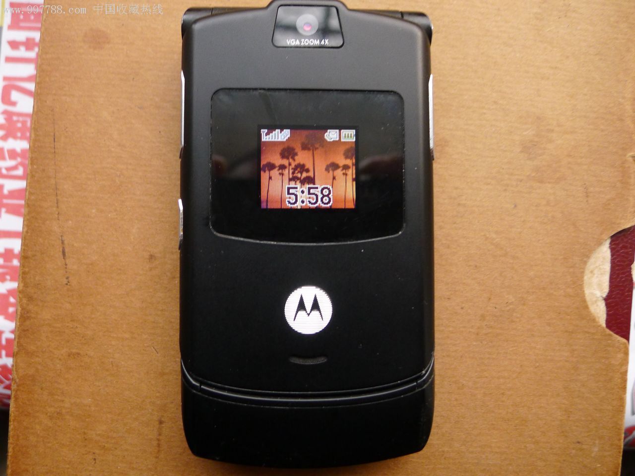 摩托罗拉V3手机