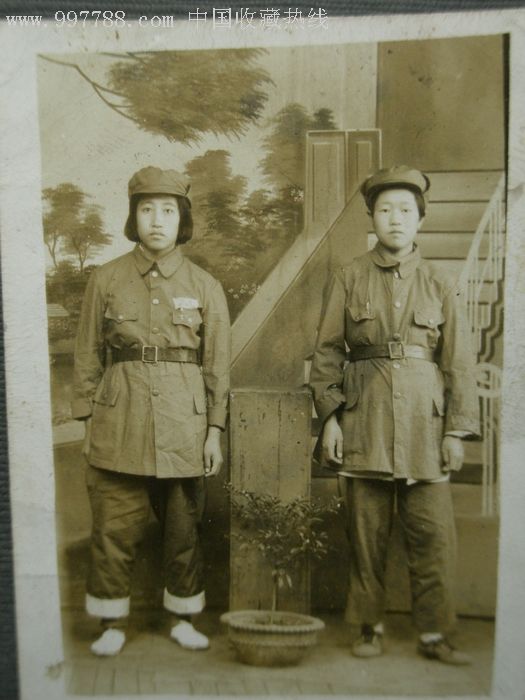 两个女解放军战士1948年于通州留影5.2*7.