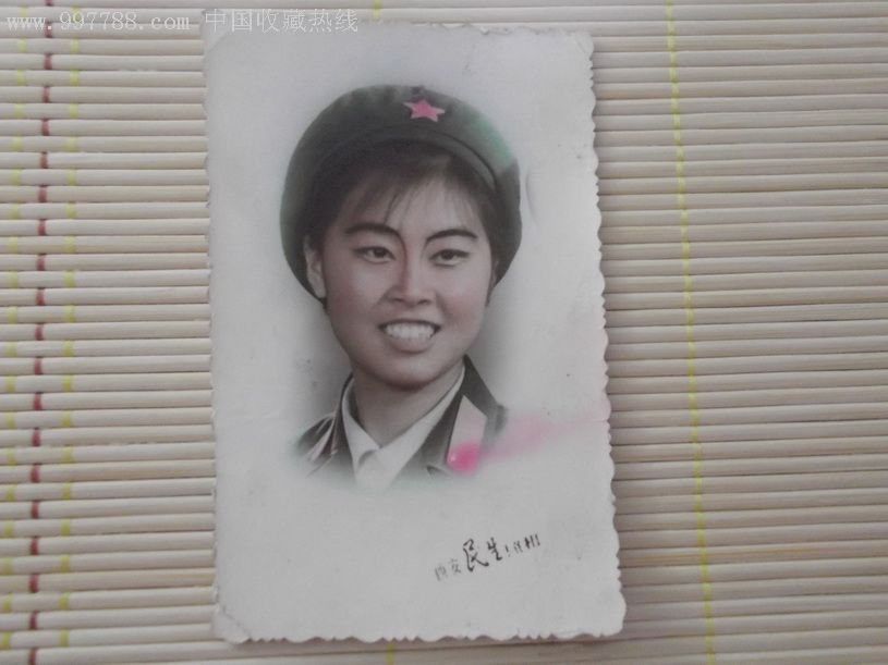 手工上彩照片:女军人