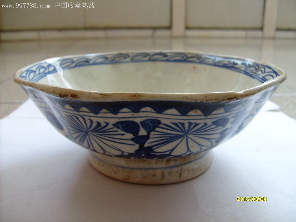 青花八角碗
