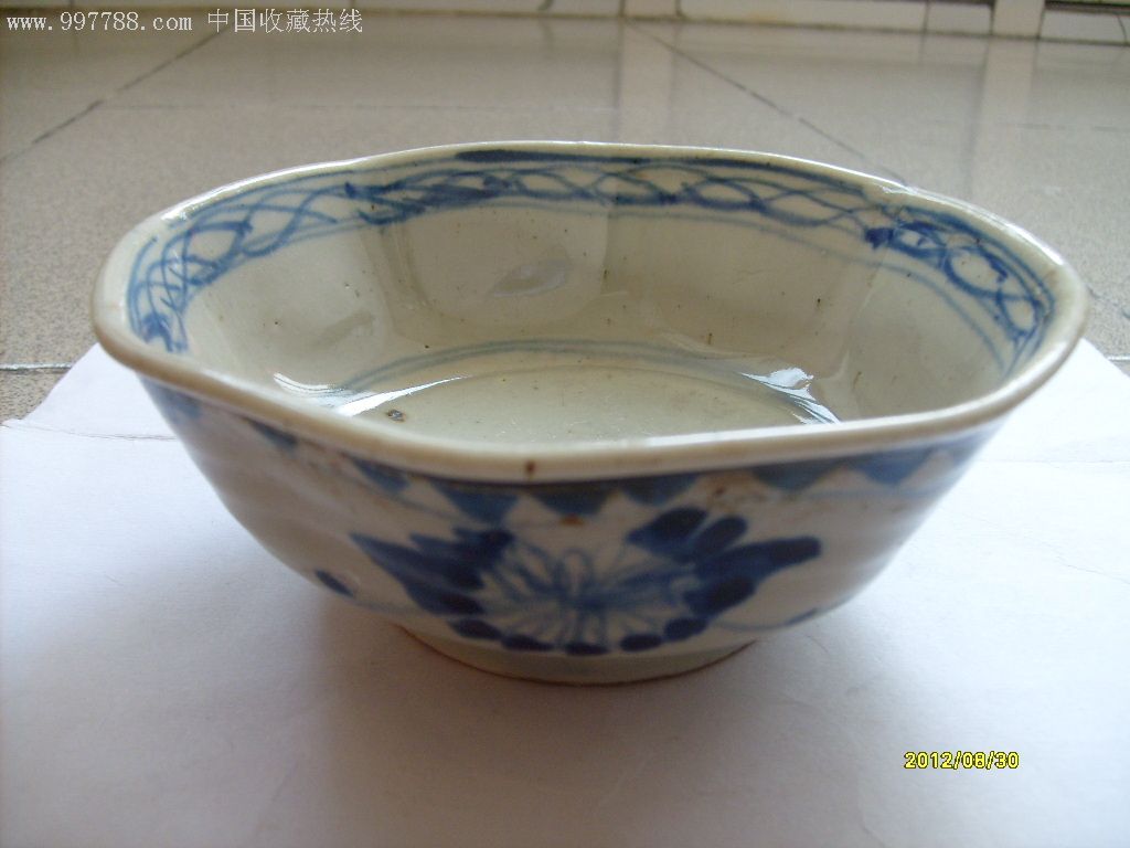 青花八角碗