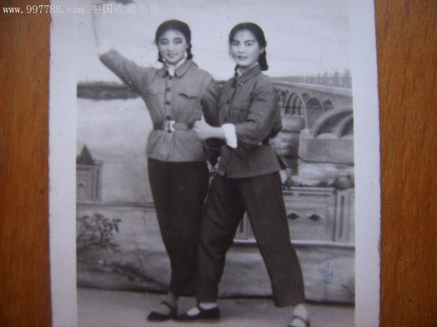 文革女青年革命形象造型