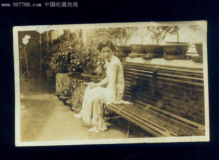 民国老照片:旗袍优雅女子,尺寸:6.8*11cm