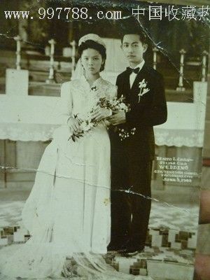 民国33年帅哥美女穿婚纱结婚合影老照片(照片中的人物