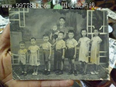 民国早期兄弟姐妹9人排成纵队合影老照片(款式少见)