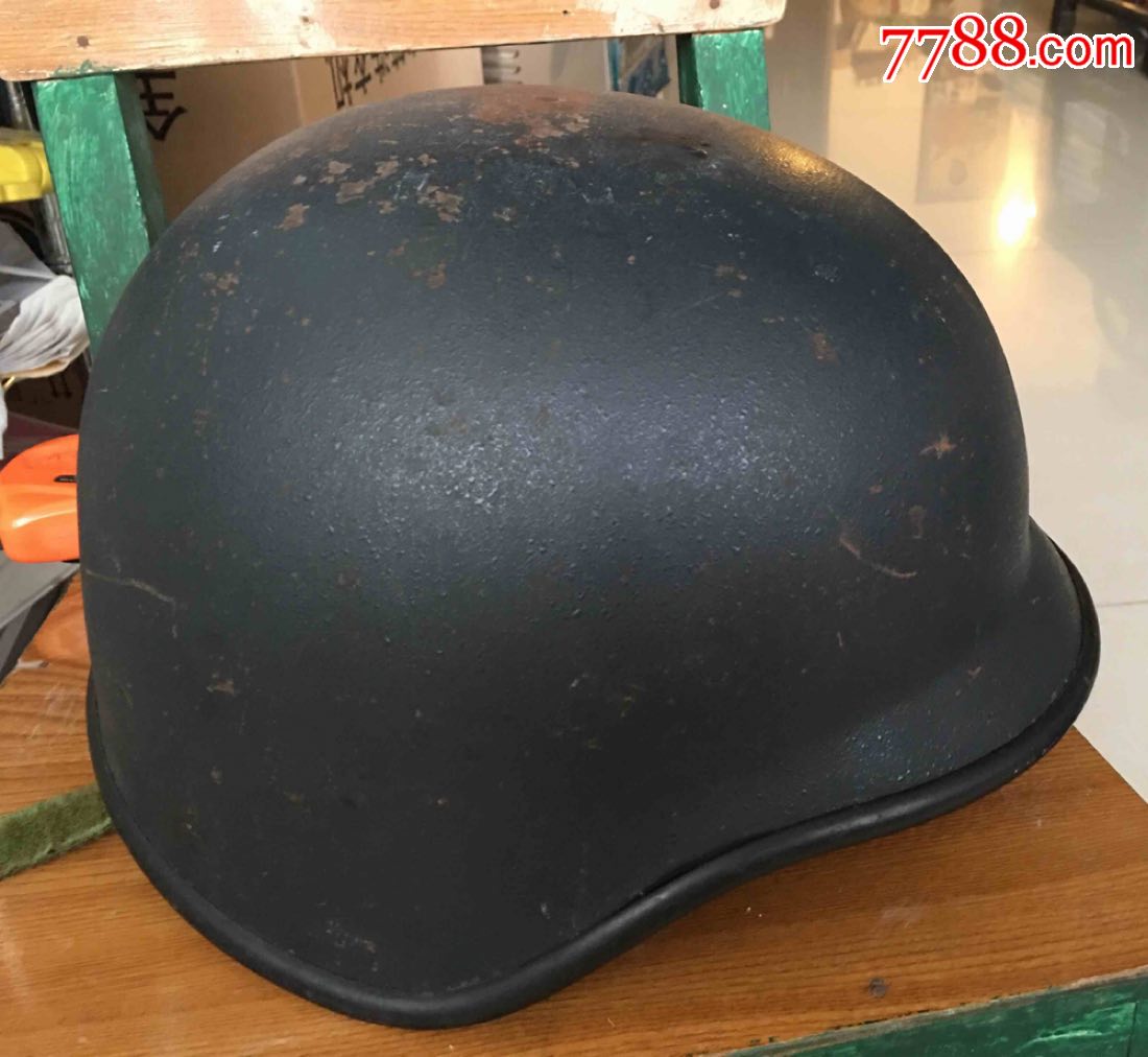 钢盔