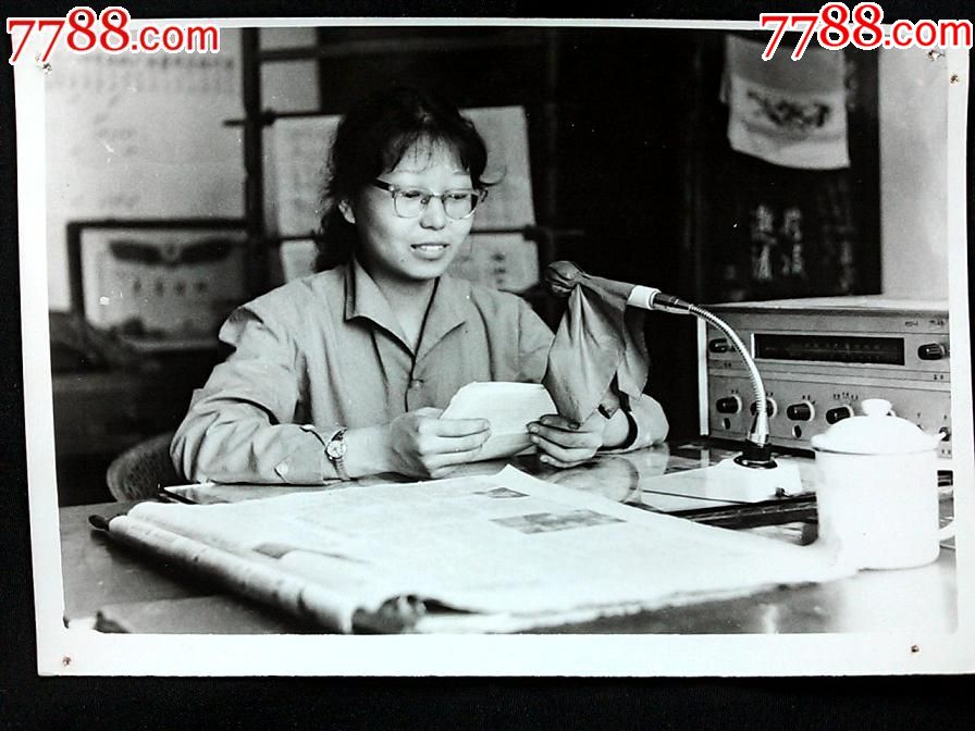 【p】文革老照片:广播站播音员字正腔圆【六七十年代.图片