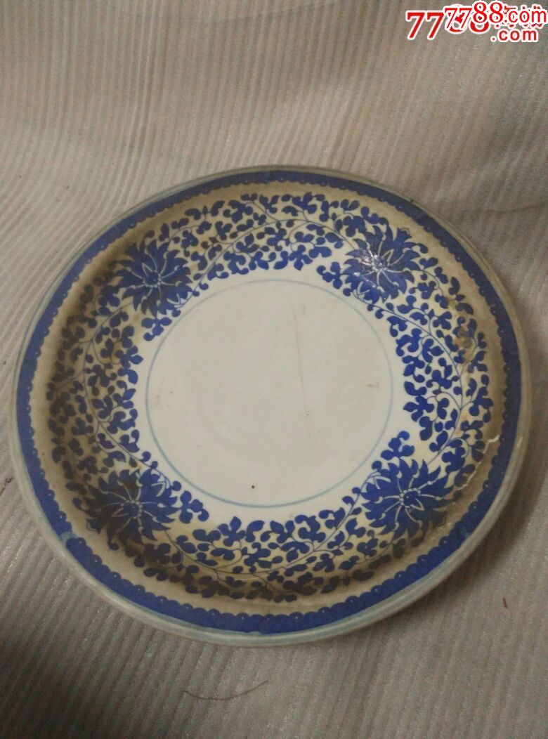 青花瓷盘底带篆字印章款,青花瓷缠枝纹大盘,有冲线