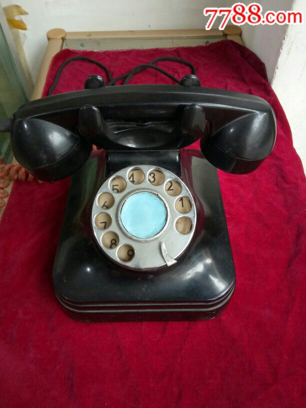 旧时电话机一台