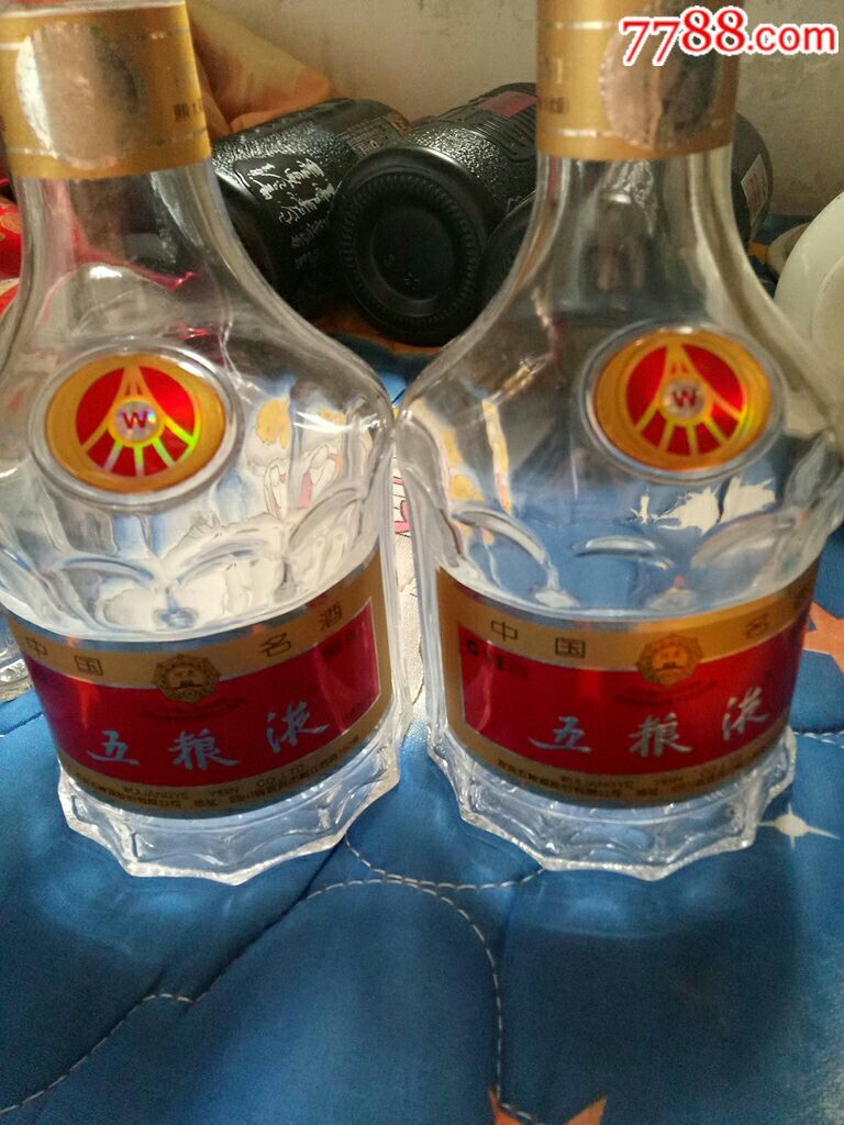 2005年39度五粮液空酒瓶一对