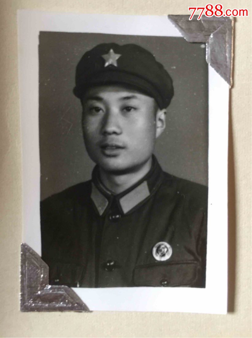 60-70年代老相册一本,内有照片30张,多军人照