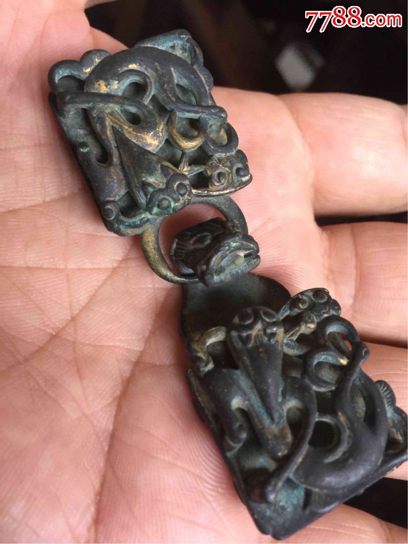 明代镂空鎏金苍龙教子腰带扣