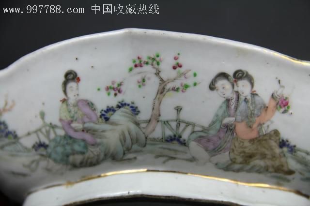 民国吴子明作粉彩桃花美女海棠盘(保真)