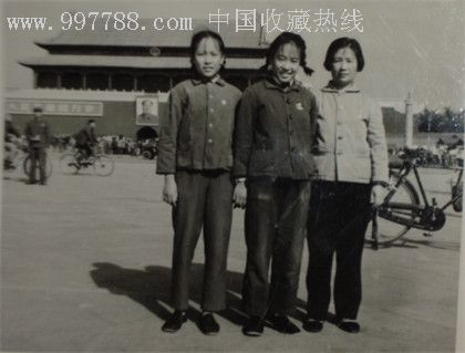 大尺寸70年代天安门广场留影照片2张