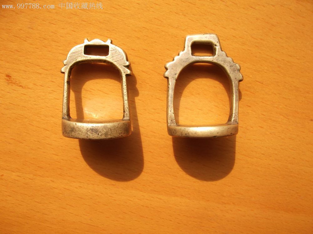 包老保真-清代小铜马镫两个-铜杂件-se9329701