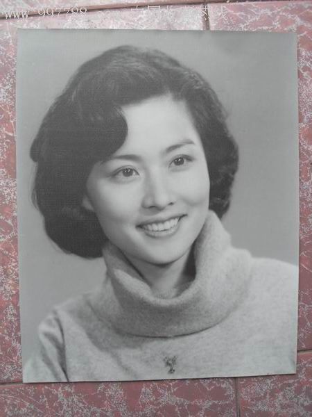 80年代初美女(照相馆展示照片)