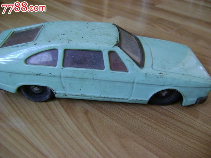 80年代老铁皮汽车(长约24厘米)