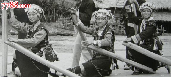 <em>阿哥阿妹</em>唱<em>情歌</em>,云南西双版纳(景洪县小街公社