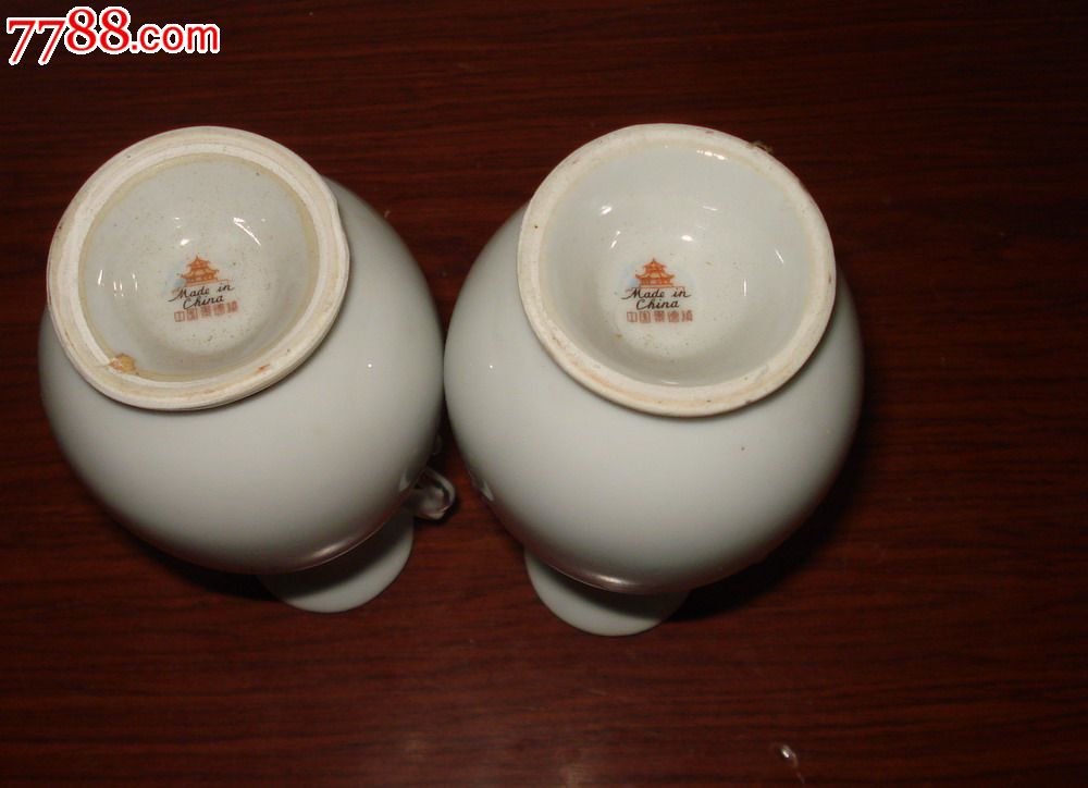 70年代景德镇产红楼梦题材酒瓶赏瓶一对(A19