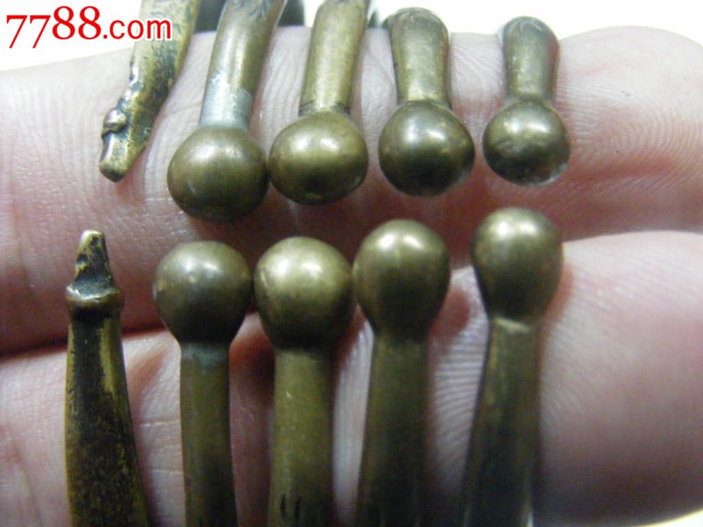 清末民国小孩戴的铜手镯两对半和一个铜铃铛一
