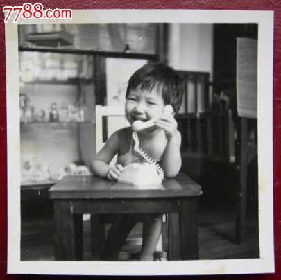 <em>打电话</em>--穿兜兜的<em>小美女</em>【老照片】,老照片-- 个