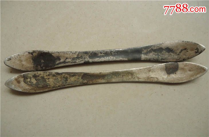 福在眼前双喜字白铜簪子一对长12cm,宽1.5cm.