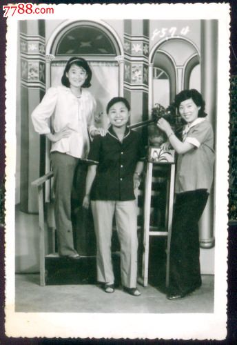 老照片(●i-<em>127</em>)--1985年<em>姐妹</em>留念,老照片-- 小型