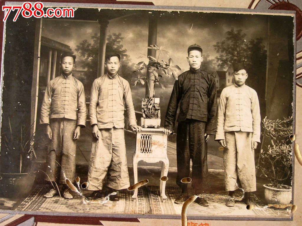 集体大合影照片_单位纪念合影_80-89年___黑白__10寸以上_无齿边_相关题跋_单张_无底片__古今贤良收藏斋-se51086000">老照片收藏1705-1982年大幅云南纺织厂历年劳模标兵大合影-好品_老照片-->集体大合影照片_单位纪念合影_80-89年___黑白__10寸以上_无齿边_相关题跋_单张_无底片__古今贤良收藏斋